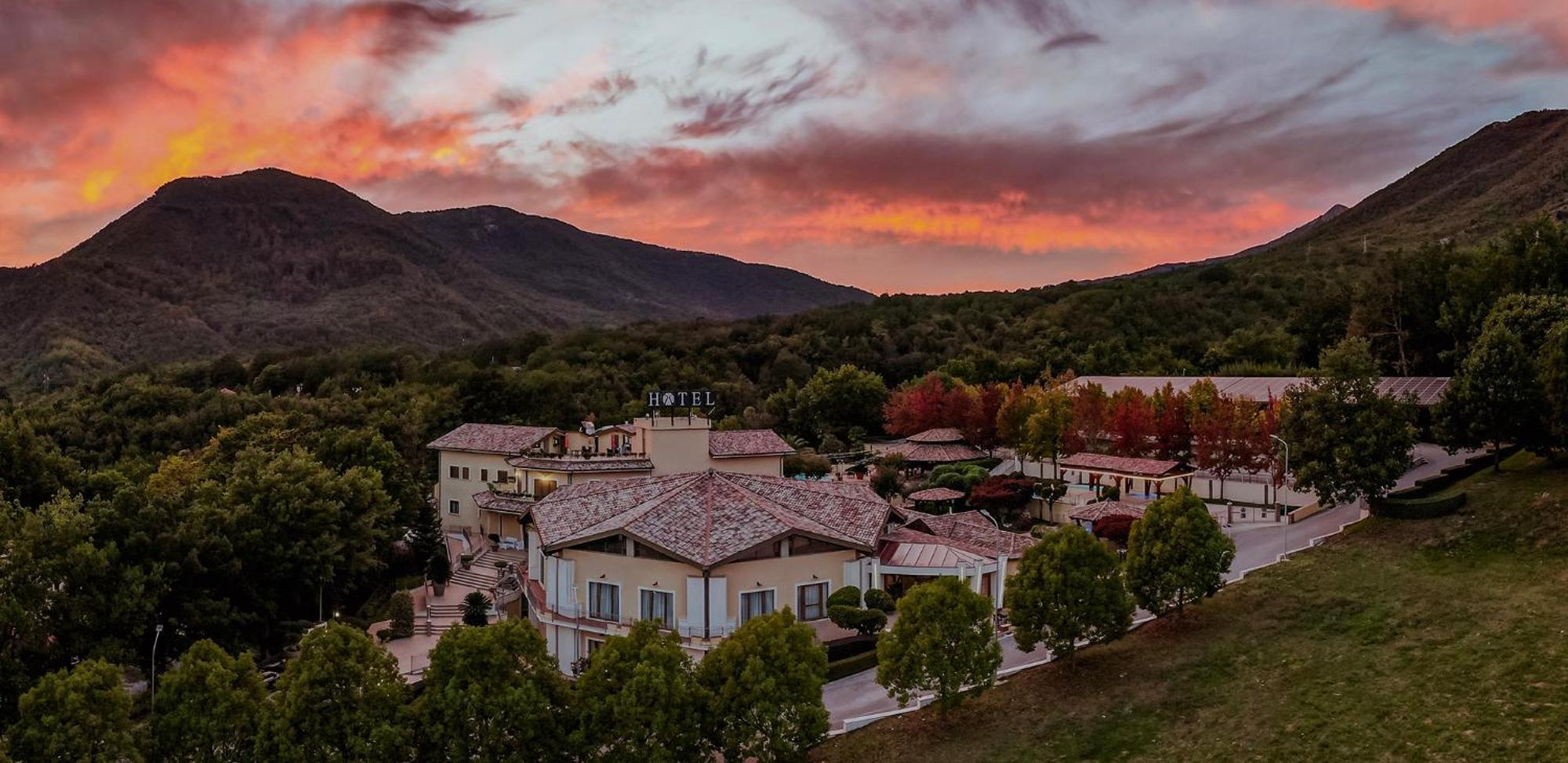 San Raffaele Hotel Restaurant & Resort Castelluccio Superiore エクステリア 写真