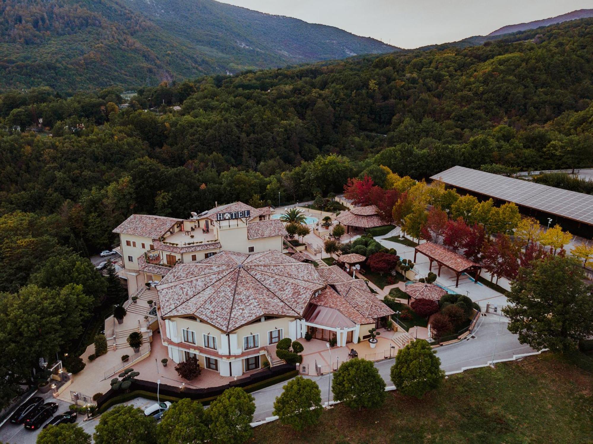 San Raffaele Hotel Restaurant & Resort Castelluccio Superiore エクステリア 写真